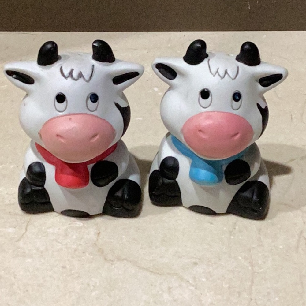 Vintage Ceramic White & Black Spotted Cow Salt & Pepper Shakers